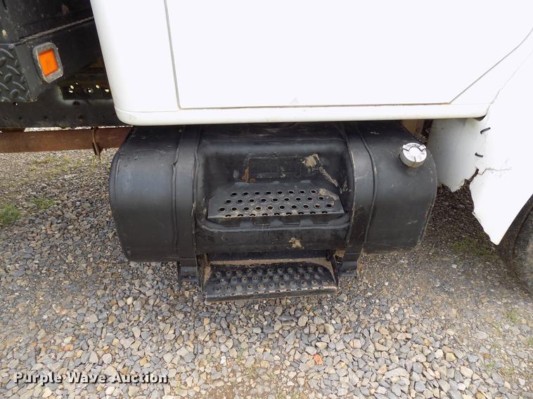 image for item DB9688 2002 International 4700 flatbed truck