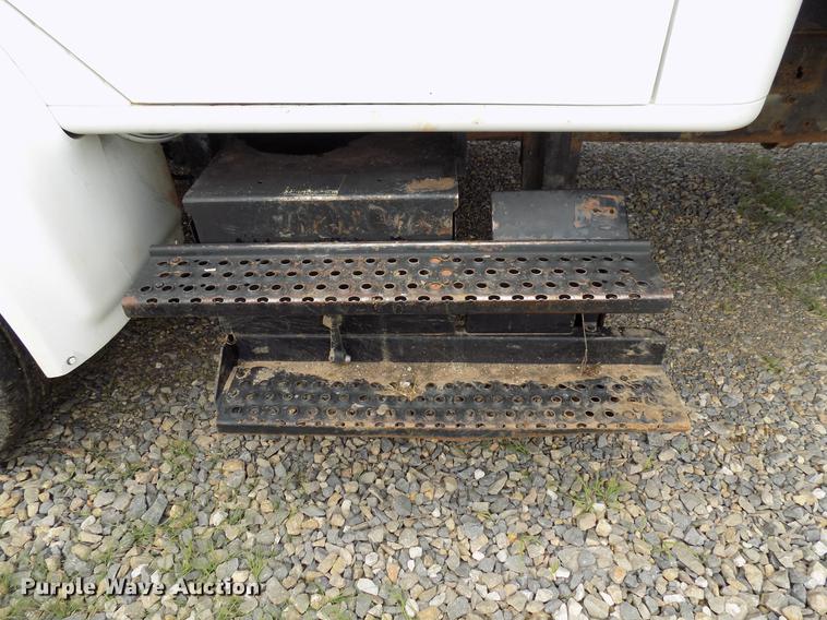 image for item DB9688 2002 International 4700 flatbed truck