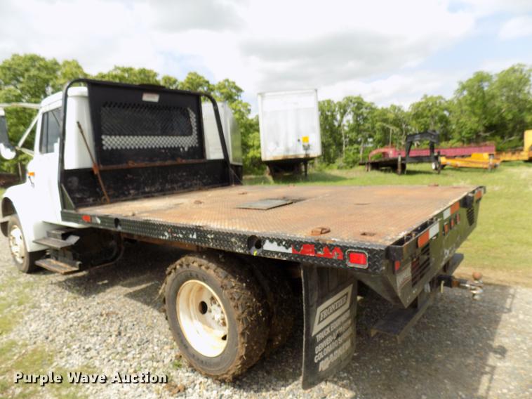 image for item DB9688 2002 International 4700 flatbed truck