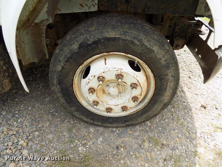 image for item DB9688 2002 International 4700 flatbed truck