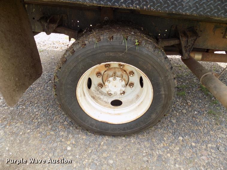 image for item DB9688 2002 International 4700 flatbed truck