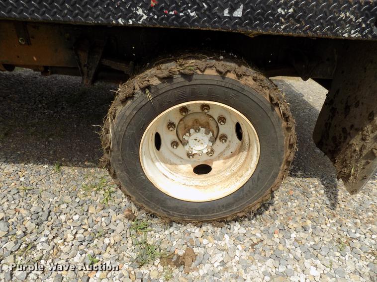 image for item DB9688 2002 International 4700 flatbed truck