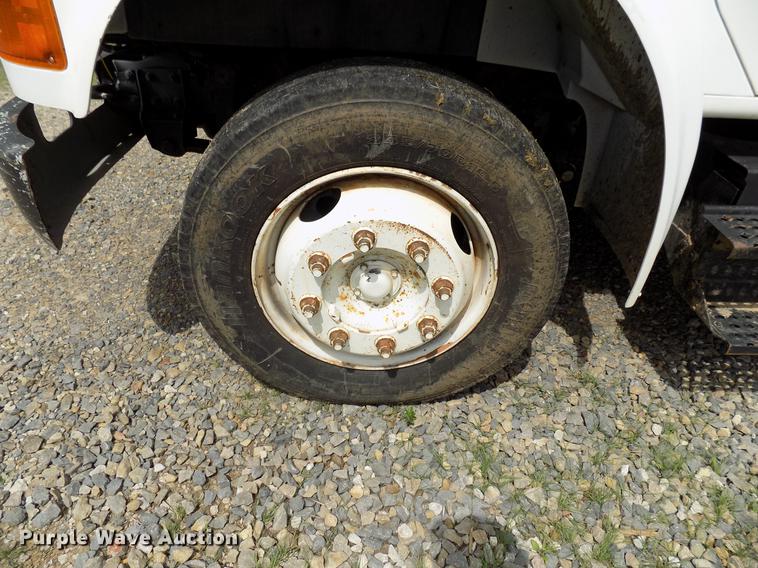 image for item DB9688 2002 International 4700 flatbed truck