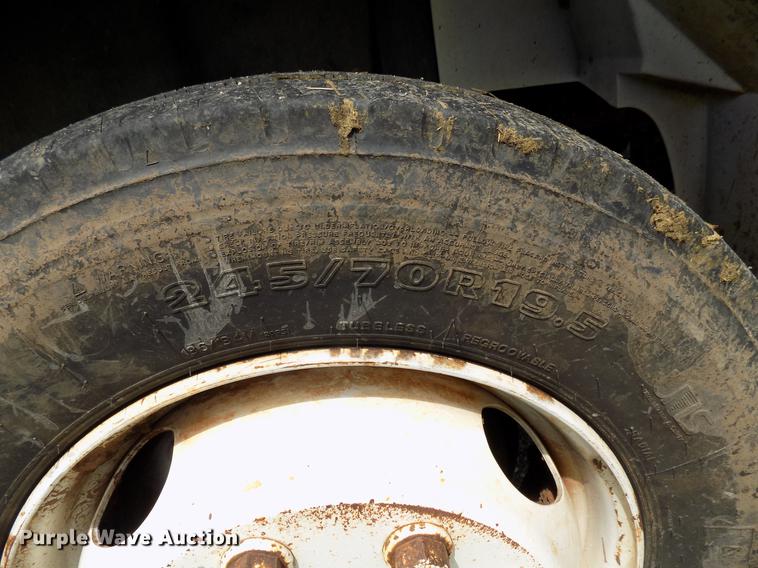 image for item DB9688 2002 International 4700 flatbed truck