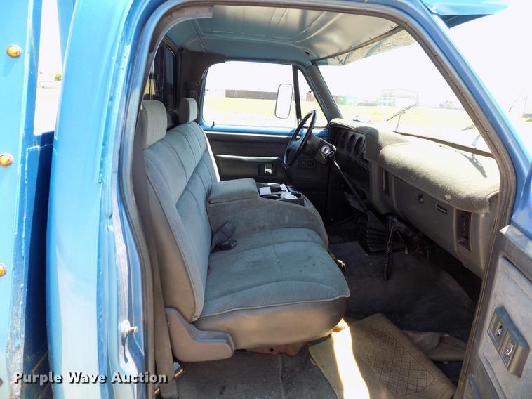 image for item DB9760 1991 Dodge D350 flatbed pickup truck