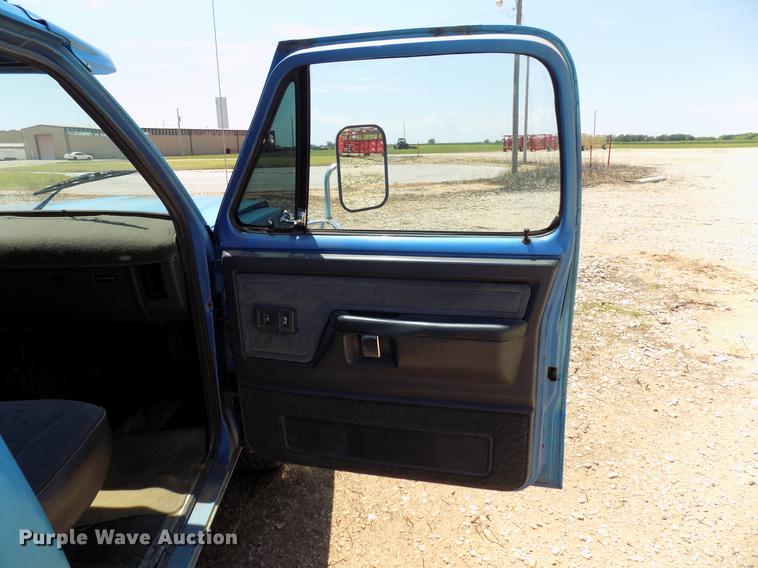 image for item DB9760 1991 Dodge D350 flatbed pickup truck