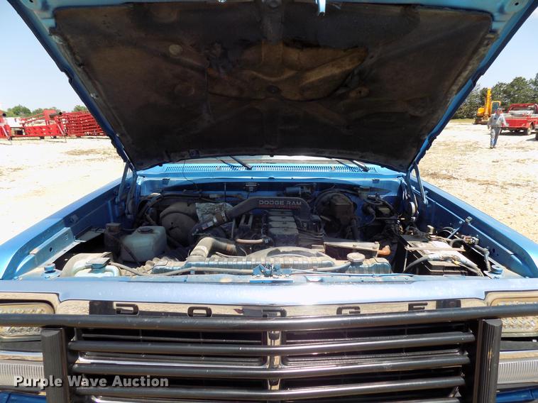 image for item DB9760 1991 Dodge D350 flatbed pickup truck
