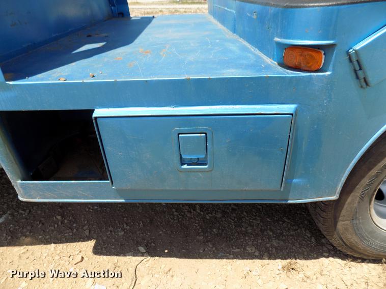 image for item DB9760 1991 Dodge D350 flatbed pickup truck