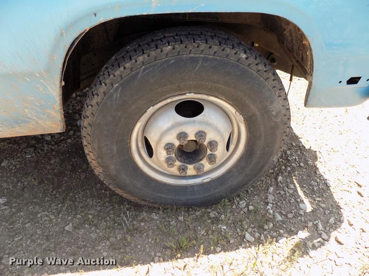 image for item DB9760 1991 Dodge D350 flatbed pickup truck