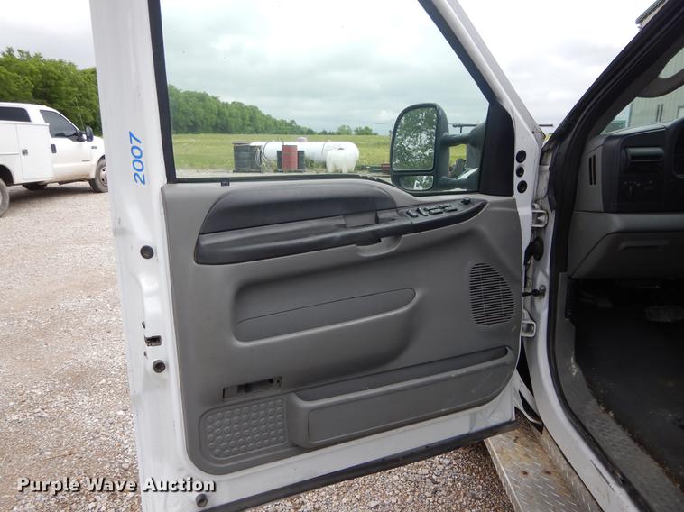 image for item DC0228 2006 Ford F250 Super Duty Crew Cab pickup truck