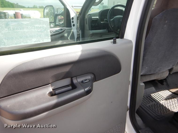 image for item DC0228 2006 Ford F250 Super Duty Crew Cab pickup truck