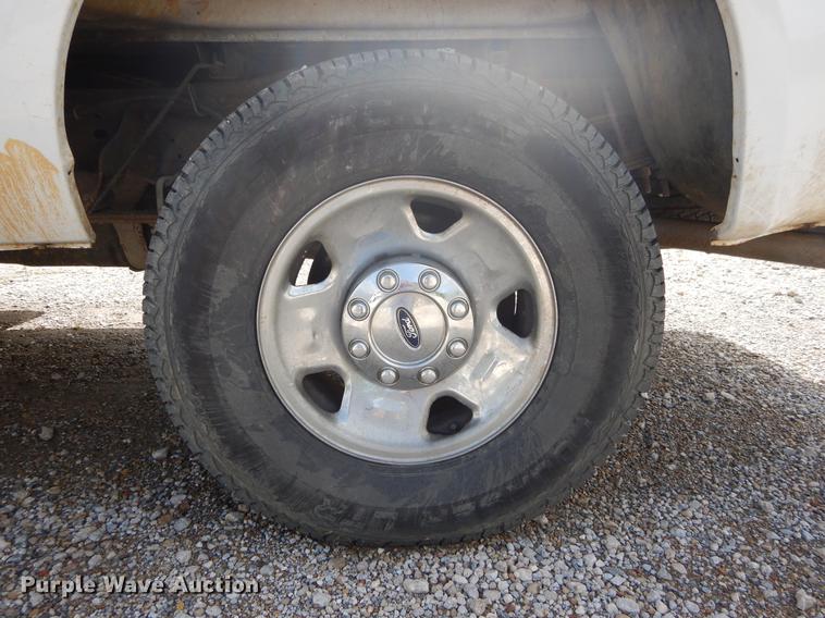 image for item DC0228 2006 Ford F250 Super Duty Crew Cab pickup truck