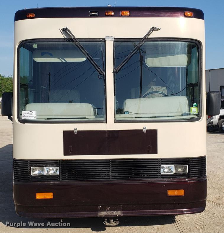 image for item DD4705 1996 Chevrolet P30 Safari Trek Pathmaker RV