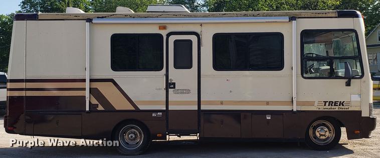 image for item DD4705 1996 Chevrolet P30 Safari Trek Pathmaker RV