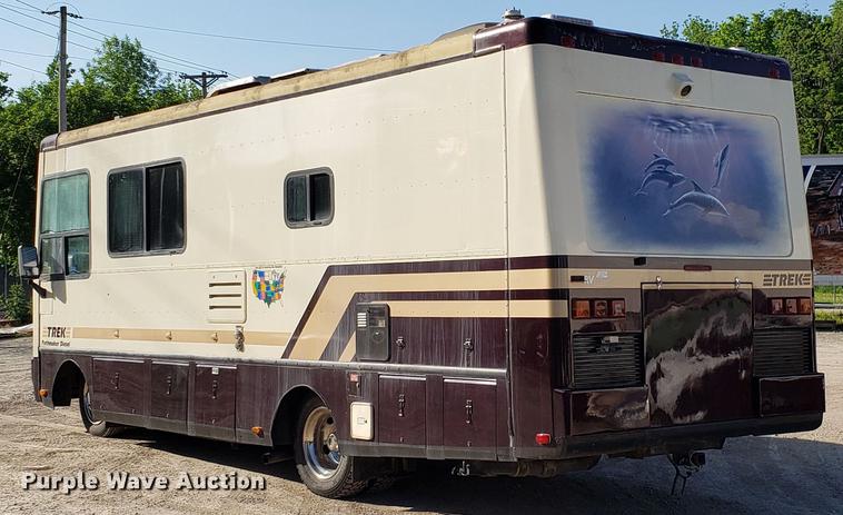 image for item DD4705 1996 Chevrolet P30 Safari Trek Pathmaker RV