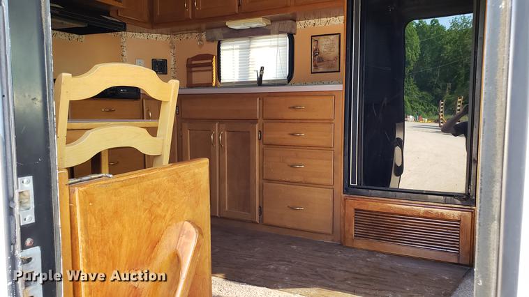 image for item DD4705 1996 Chevrolet P30 Safari Trek Pathmaker RV