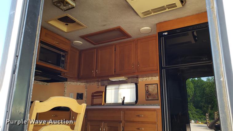 image for item DD4705 1996 Chevrolet P30 Safari Trek Pathmaker RV