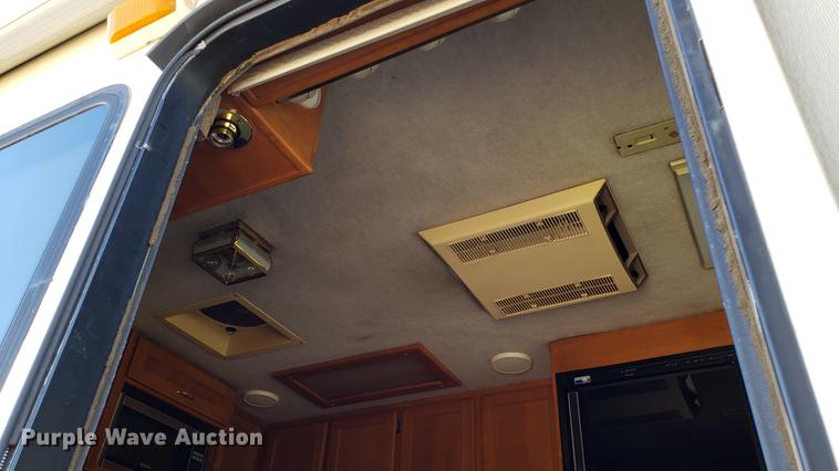 image for item DD4705 1996 Chevrolet P30 Safari Trek Pathmaker RV