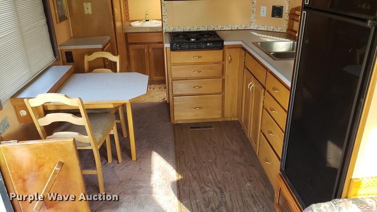 image for item DD4705 1996 Chevrolet P30 Safari Trek Pathmaker RV