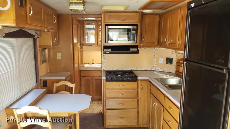 image for item DD4705 1996 Chevrolet P30 Safari Trek Pathmaker RV