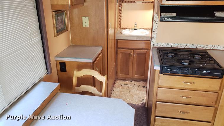 image for item DD4705 1996 Chevrolet P30 Safari Trek Pathmaker RV