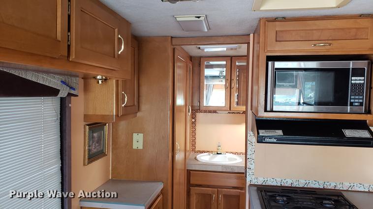 image for item DD4705 1996 Chevrolet P30 Safari Trek Pathmaker RV