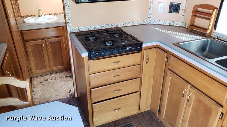 image for item DD4705 1996 Chevrolet P30 Safari Trek Pathmaker RV