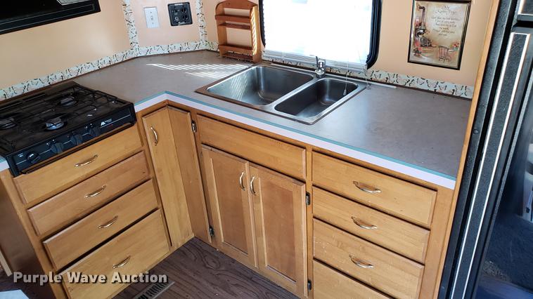 image for item DD4705 1996 Chevrolet P30 Safari Trek Pathmaker RV