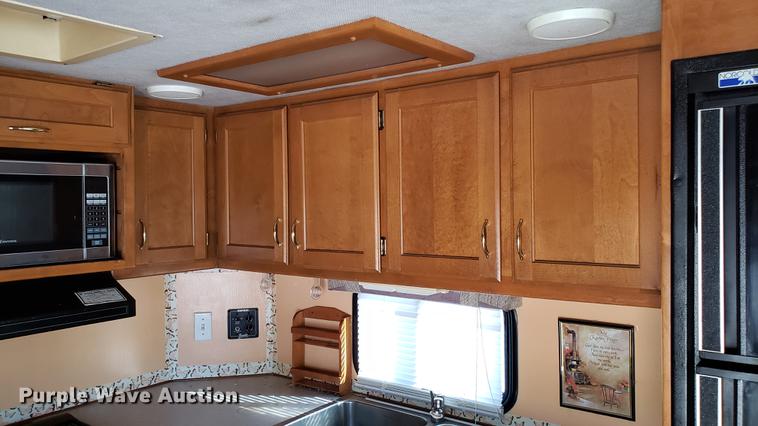 image for item DD4705 1996 Chevrolet P30 Safari Trek Pathmaker RV