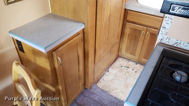 image for item DD4705 1996 Chevrolet P30 Safari Trek Pathmaker RV