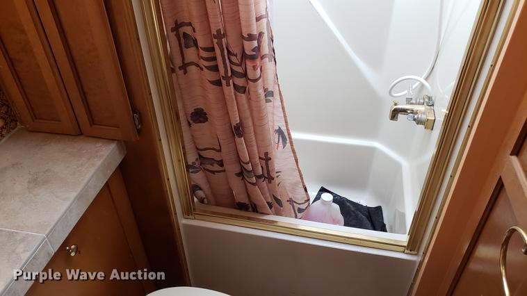 image for item DD4705 1996 Chevrolet P30 Safari Trek Pathmaker RV