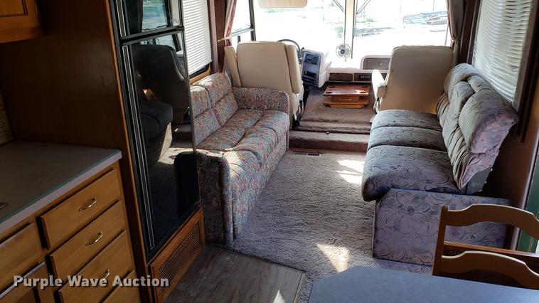 image for item DD4705 1996 Chevrolet P30 Safari Trek Pathmaker RV