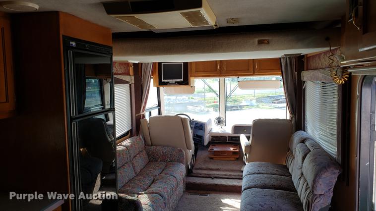 image for item DD4705 1996 Chevrolet P30 Safari Trek Pathmaker RV