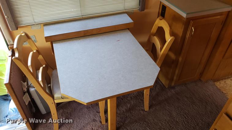 image for item DD4705 1996 Chevrolet P30 Safari Trek Pathmaker RV