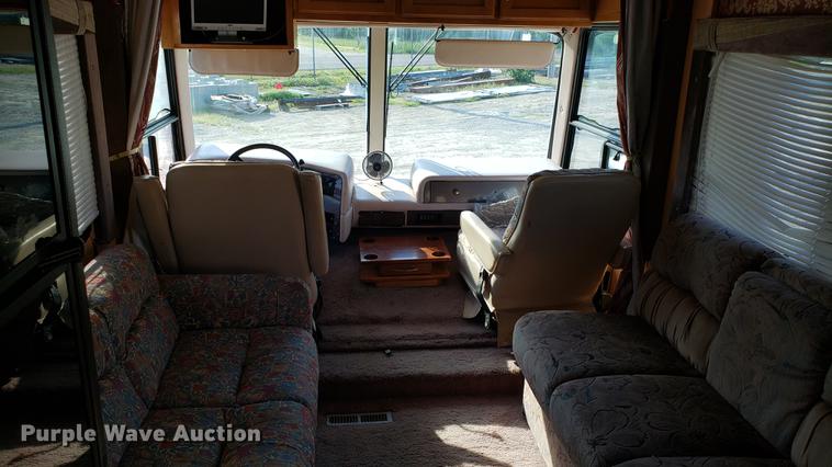 image for item DD4705 1996 Chevrolet P30 Safari Trek Pathmaker RV