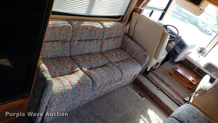 image for item DD4705 1996 Chevrolet P30 Safari Trek Pathmaker RV