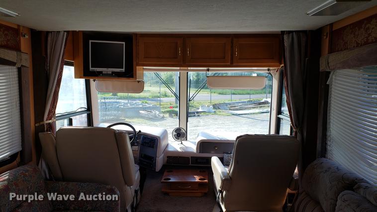 image for item DD4705 1996 Chevrolet P30 Safari Trek Pathmaker RV