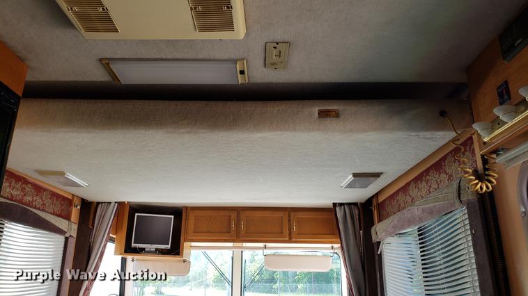 image for item DD4705 1996 Chevrolet P30 Safari Trek Pathmaker RV