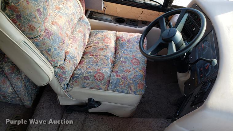 image for item DD4705 1996 Chevrolet P30 Safari Trek Pathmaker RV