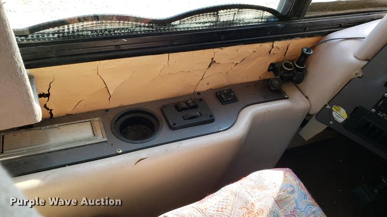 image for item DD4705 1996 Chevrolet P30 Safari Trek Pathmaker RV