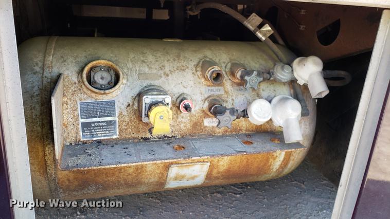 image for item DD4705 1996 Chevrolet P30 Safari Trek Pathmaker RV