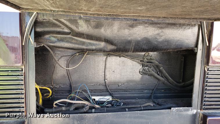 image for item DD4705 1996 Chevrolet P30 Safari Trek Pathmaker RV