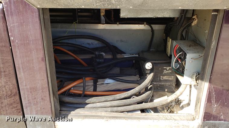 image for item DD4705 1996 Chevrolet P30 Safari Trek Pathmaker RV