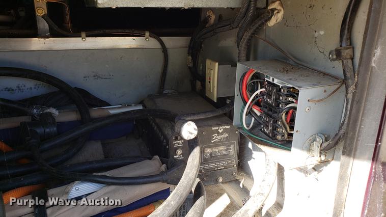 image for item DD4705 1996 Chevrolet P30 Safari Trek Pathmaker RV