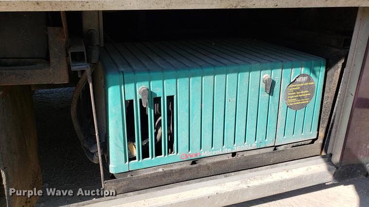 image for item DD4705 1996 Chevrolet P30 Safari Trek Pathmaker RV