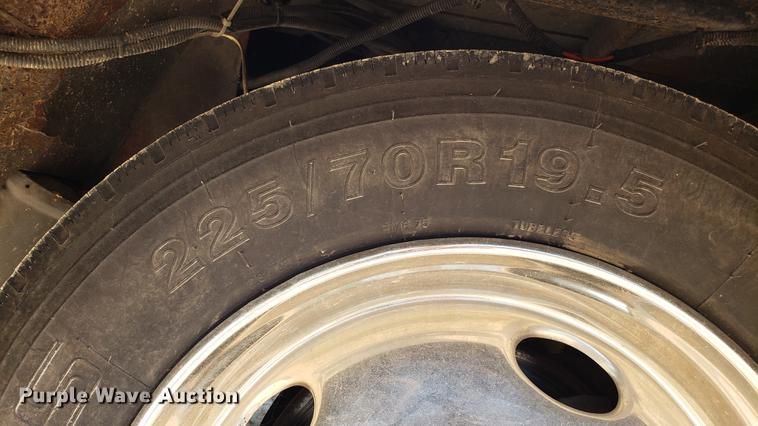 image for item DD4705 1996 Chevrolet P30 Safari Trek Pathmaker RV