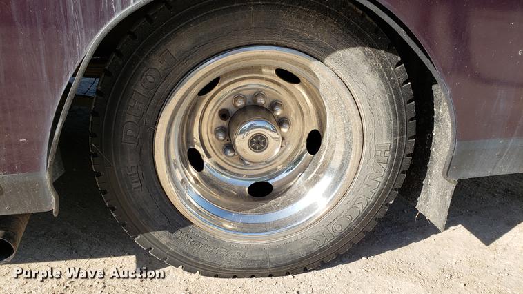 image for item DD4705 1996 Chevrolet P30 Safari Trek Pathmaker RV