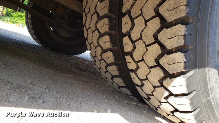 image for item DD4705 1996 Chevrolet P30 Safari Trek Pathmaker RV