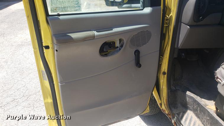 image for item DD4707 1998 Ford Econoline E350 box truck