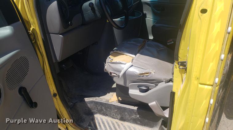 image for item DD4707 1998 Ford Econoline E350 box truck